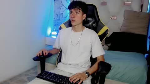 johnny_cagee online show from December 2025 04:07:02 AM