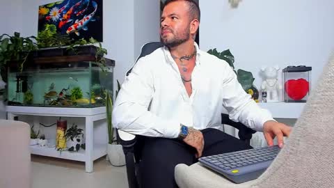 JOHNNY online show from November 2025 02:11:02 AM