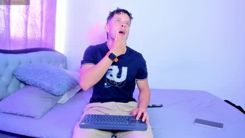 johnycooper08 online show from June 2026 06:19:01 PM
