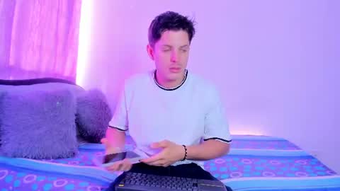 johnycooper08 online show from June 2026 12:44:02 PM
