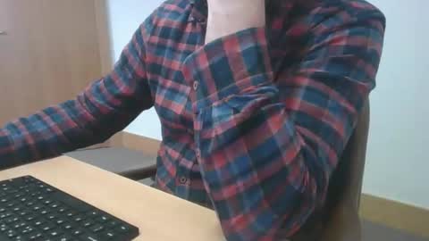 Snapshot of jojo156156 chatting on October 2025 11:42:02 AM husssky online show from October 2025 11:42:02 AM