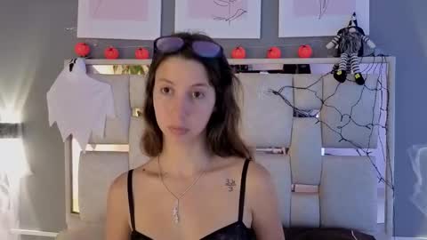 jolie_lov online show from October 2025 01:42:02 PM