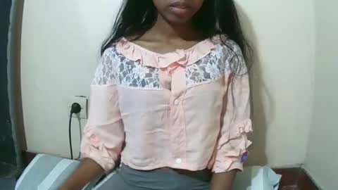 joliekah27 online show from December 2025 06:59:02 PM