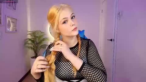 Polly  online show from November 2025 03:06:01 AM