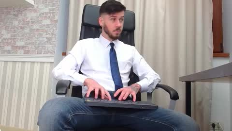 JonahShaw online show from November 2025 05:18:01 AM