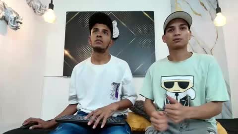 jordanandandrew online show from December 2025 09:44:01 PM