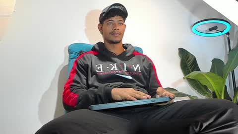 JordanParis online show from January 2025 12:33:01 AM