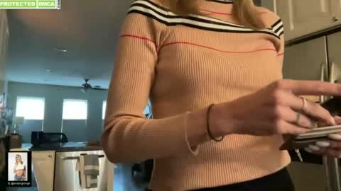 Snapshot of jordyngrangexo chatting on January 2025 09:25:01 PM Jordyn Grange online show from January 2025 09:25:01 PM