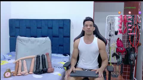 jose_rumbero91 online show from February 2026 12:01:02 PM