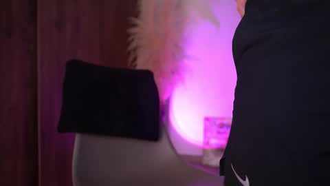 Snapshot of josep_davies chatting on December 2025 11:00:01 PM Josep online show from December 2025 11:00:01 PM