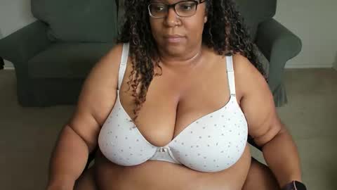 Josie Kiss online show from April 2026 06:47:01 PM