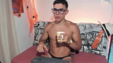 Im Jouliano online show from October 2025 09:22:01 PM