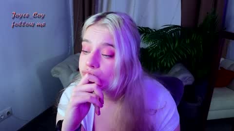 Snapshot of joyce_coy chatting on January 2025 03:54:01 PM Joyce online show from January 2025 03:54:01 PM