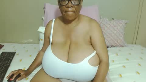 Snapshot of joycemando chatting on December 2025 07:51:02 PM DairyQueen online show from December 2025 07:51:02 PM