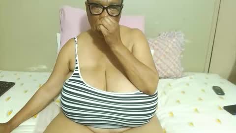 Snapshot of joycemando chatting on December 2025 07:54:02 PM DairyQueen online show from December 2025 07:54:02 PM