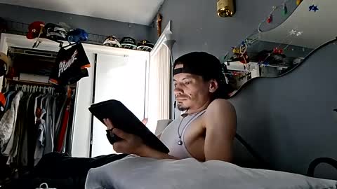 Snapshot of jpizzy23 chatting on September 2025 12:32:02 AM dLowfrk online show from September 2025 12:32:02 AM