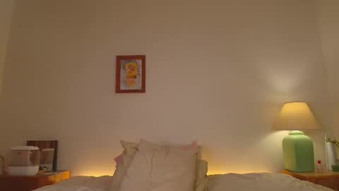 Snapshot of jsmine_ chatting on February 2025 09:20:02 PM Jsmine and sometimes Beaulooks online show from February 2025 09:20:02 PM