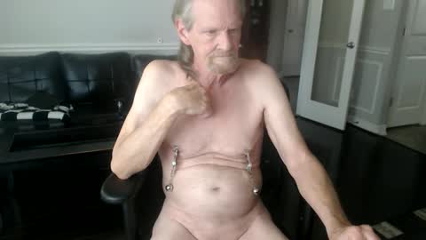 jtull52 online show from April 2026 11:18:02 PM