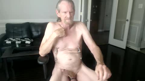 jtull52 online show from April 2026 06:34:01 PM