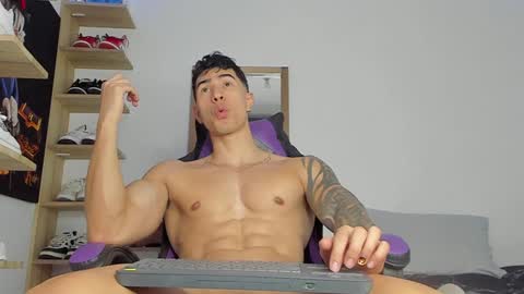 Snapshot of juan_fit2024 chatting on December 2024 01:51:02 AM juan online show from December 2024 01:51:02 AM