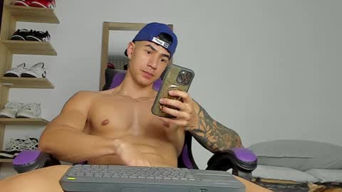 Snapshot of juan_fit2024 chatting on December 2024 04:38:01 PM juan online show from December 2024 04:38:01 PM
