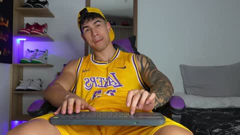 Snapshot of juan_fit2024 chatting on December 2024 04:45:02 AM juan online show from December 2024 04:45:02 AM