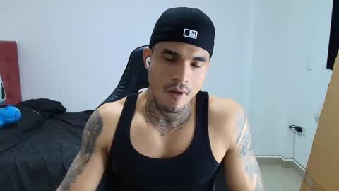 juan_gomez_1 online show from December 2025 12:49:02 AM