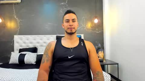 juan_muscle online show from November 2025 05:44:01 PM