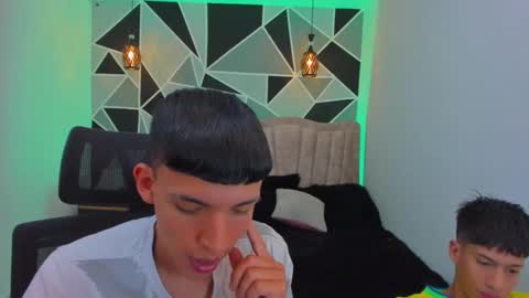 JuanSteven online show from November 2025 04:35:01 AM