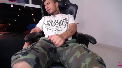 juancamilo66_ online show from February 2025 06:02:01 PM