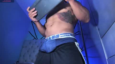 independent model online show from March 2026 06:26:02 PM