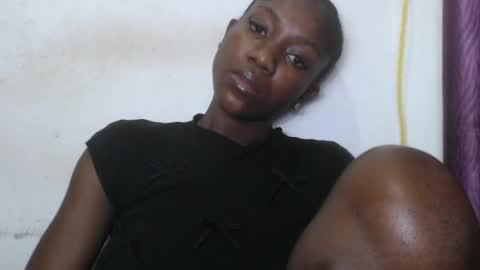 Snapshot of juicyberryx chatting on June 2026 03:25:01 AM queen online show from June 2026 03:25:01 AM