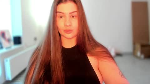 Snapshot of juicyhelenx chatting on May 2026 04:44:02 PM Elena online show from May 2026 04:44:02 PM