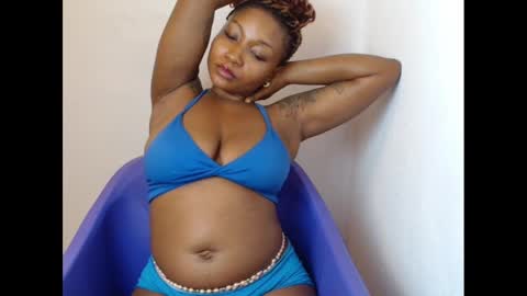 juicyxpink online show from January 2025 02:03:02 PM