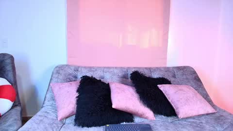 Jules and Gia online show from November 2025 07:24:02 PM