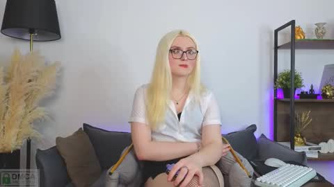 Jules Night online show from September 2025 10:14:01 PM