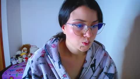 Juliana online show from October 2025 08:51:02 PM