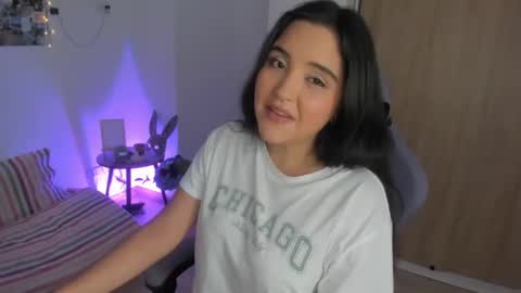 juli_santos_22 online show from November 2025 10:42:02 PM