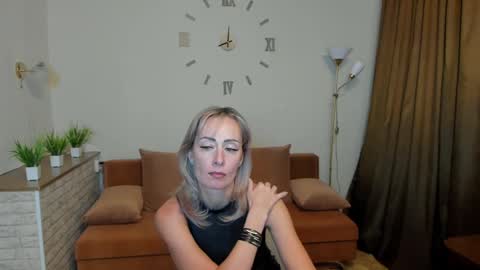 julia__cherry_ online show from January 2025 01:58:01 PM