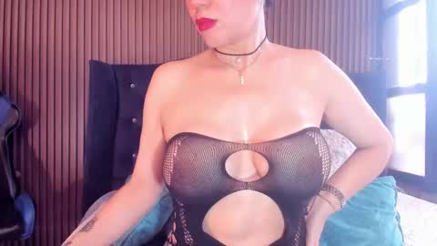 Snapshot of julia_dawson chatting on October 2025 08:29:02 PM Julia online show from October 2025 08:29:02 PM