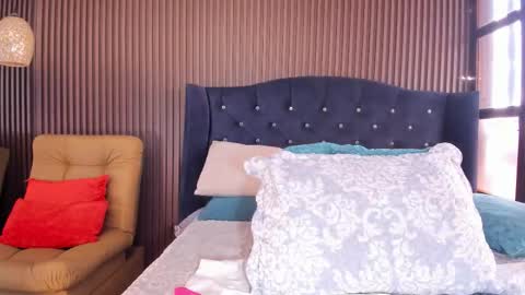 Snapshot of julia_dawson chatting on October 2025 09:30:01 PM Julia online show from October 2025 09:30:01 PM