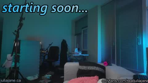 Julia Jane online show from April 2026 02:00:01 AM