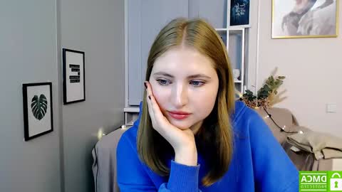 Julia  online show from December 2024 05:04:01 PM