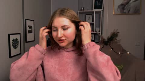 Julia  online show from December 2024 05:06:02 PM