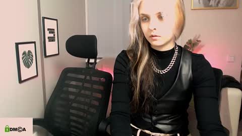 Julia  online show from December 2024 10:49:01 AM