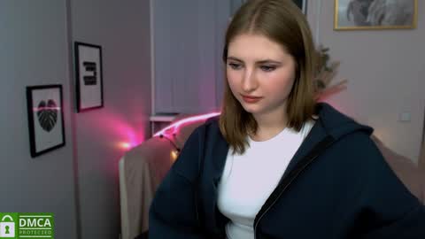 Julia  online show from December 2024 01:18:02 PM