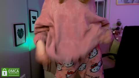 Julia  online show from December 2024 01:38:02 PM