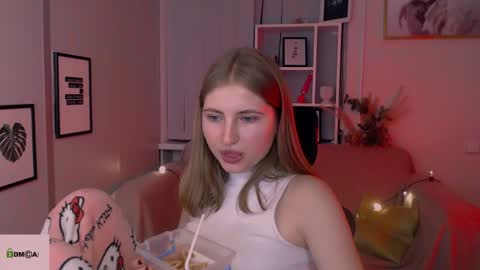 Julia  online show from December 2024 02:30:02 AM