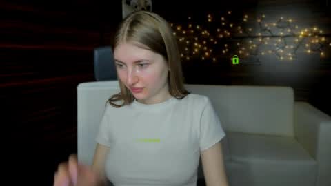 Julia  online show from February 2025 12:40:02 AM