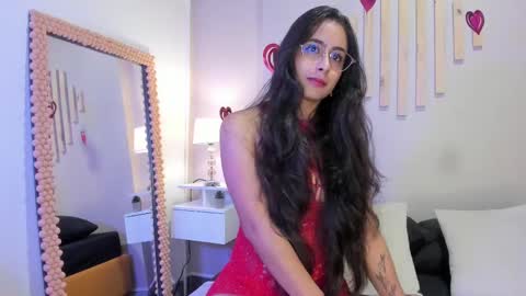 J U L IA   M A R T I N E Z online show from February 2025 11:34:02 AM